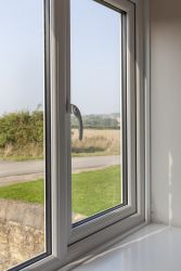 Ever wondered why windows mist?